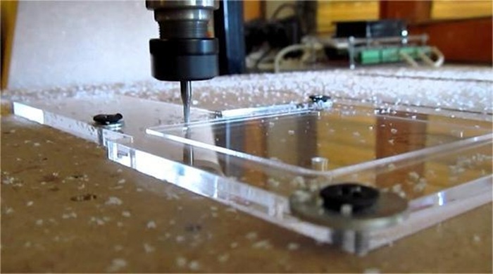 Gia Công Acrylic Theo Yêu Cầu – CNC, Cắt, Uốn, Đánh Bóng